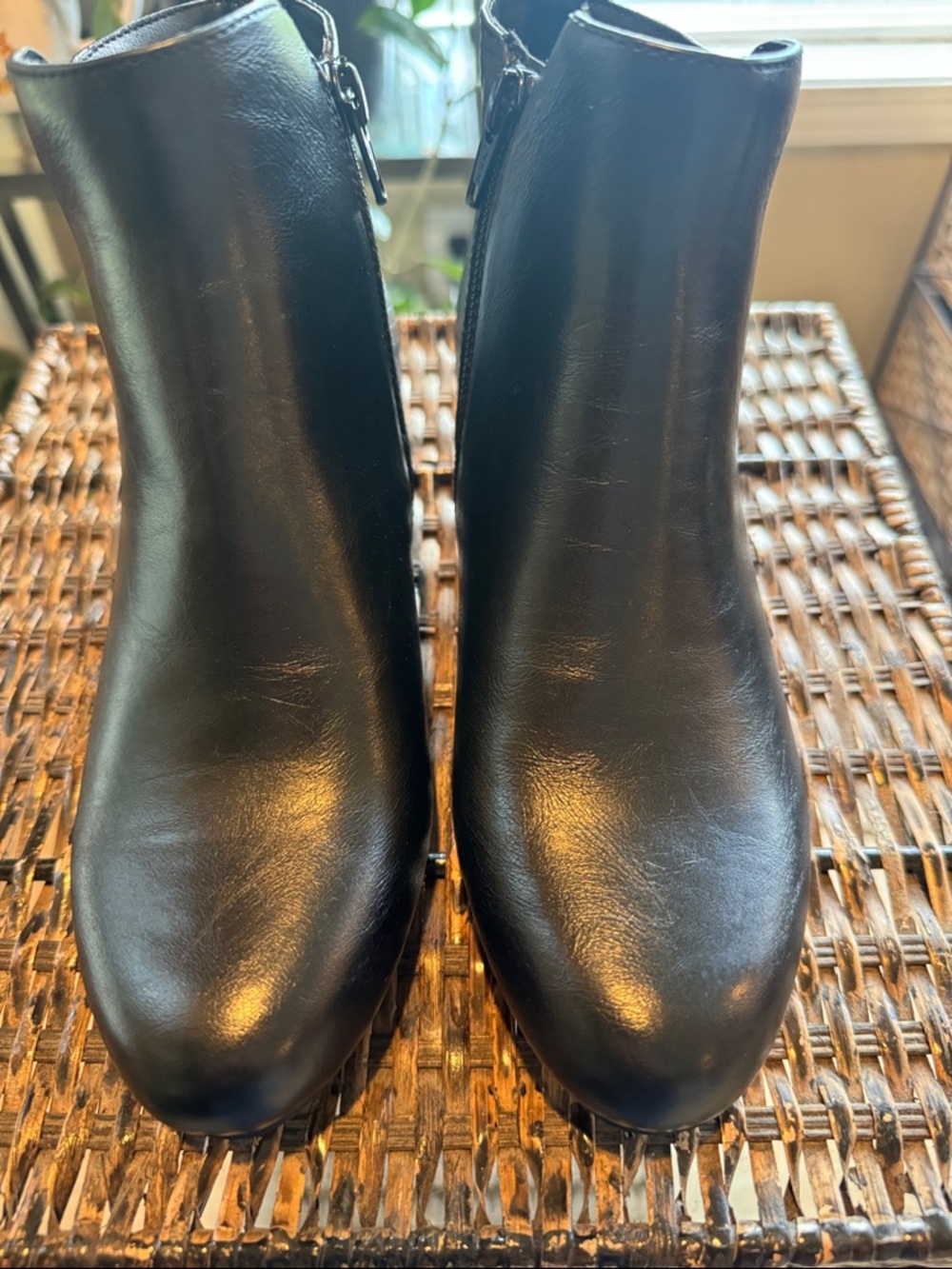 GNW Black Ankle Booties with Side Zip‎ Up Women’s Size 6